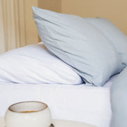 wit en baby blauw egyptisch katoenen kussensloop